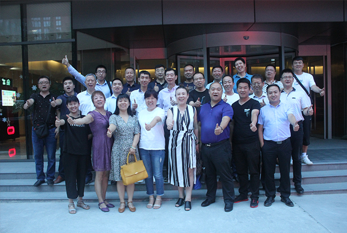 憶往昔崢嶸歲月，展未來錦繡前程