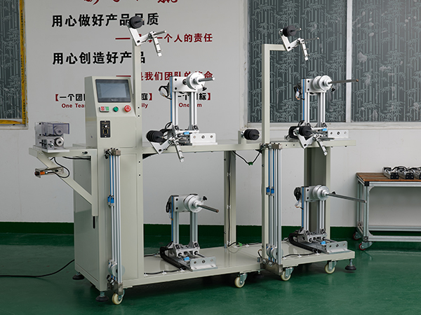 一出四分條復(fù)卷機(jī)（第六代）